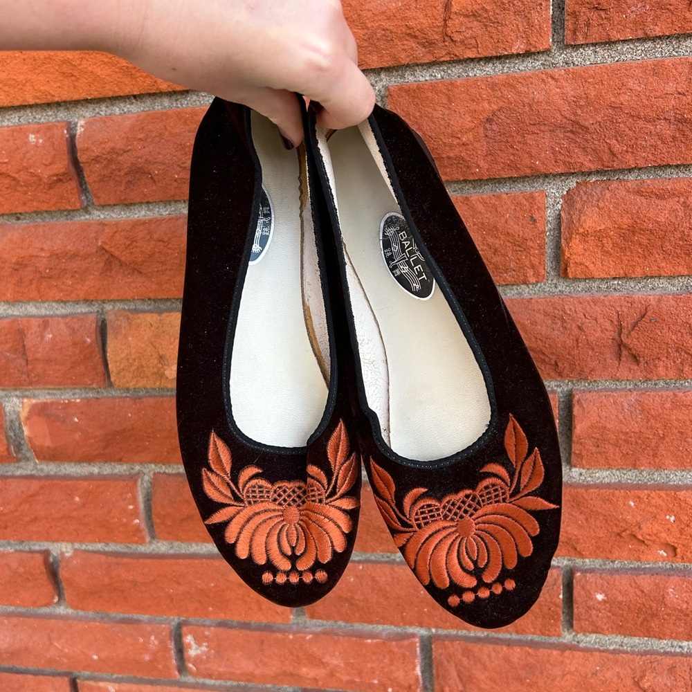 Velvet embroidered ballet flats - Picture 3 of 9